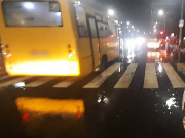 У Луцьку автомобіль збив 58-річну жінку: її госпіталізували до лікарні