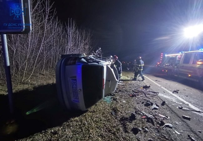 Під Луцьком – смертельна аварія: зіткнулися легковик та вантажівка. ФОТО