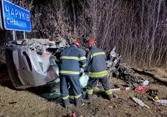 Під Луцьком – смертельна аварія: зіткнулися легковик та вантажівка. ФОТО