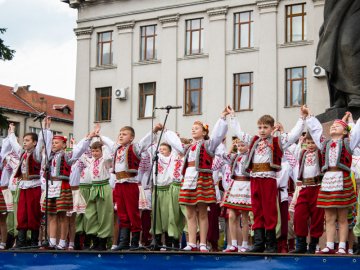 Урочистості з нагоди Дня Конституції в Луцьку. ФОТО