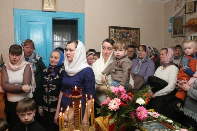 Прихильники УПЦ (МП) на Волині відправили святкову службу у священика вдома. ФОТО