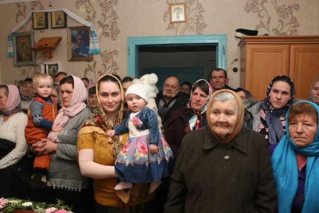 Прихильники УПЦ (МП) на Волині відправили святкову службу у священика вдома. ФОТО