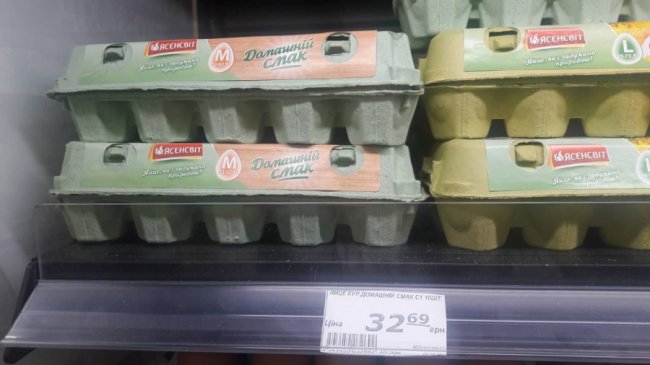 У луцькому супермаркеті продають понівечений товар 