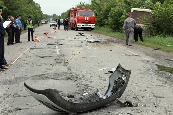На Хмельниччині міліціонер на джипі протаранив рейсовий автобус. ФОТО