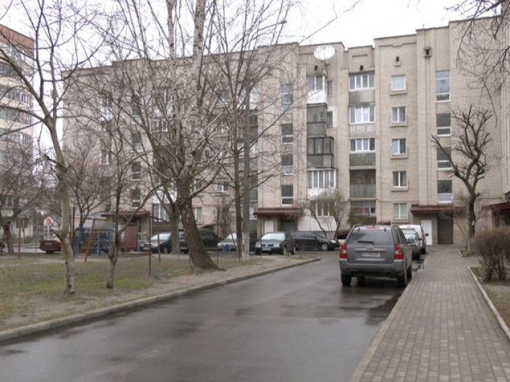 У Луцьку у 7 багатоповерхівках невідомі обрізали дроти живлення датчиків