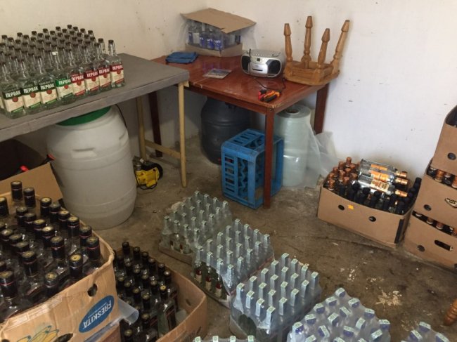 Лучанин організував алкогольний цех у власному будинку. ФОТО