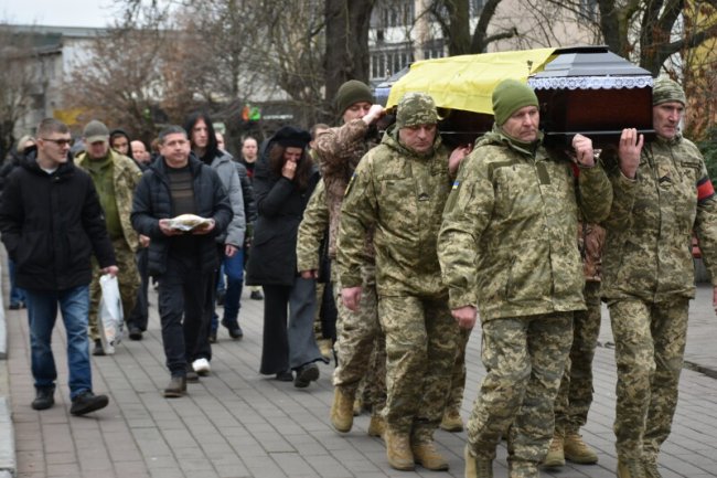 Скорботний день: у Луцьку попрощалися з Героєм Юрієм Смикалом