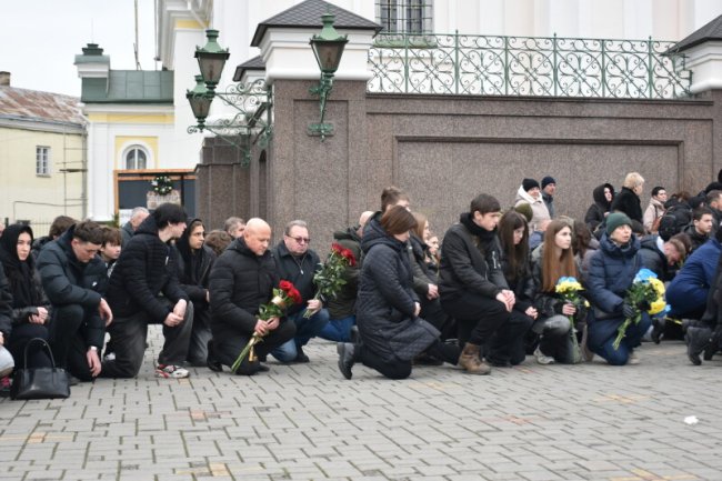 Скорботний день: у Луцьку попрощалися з Героєм Юрієм Смикалом