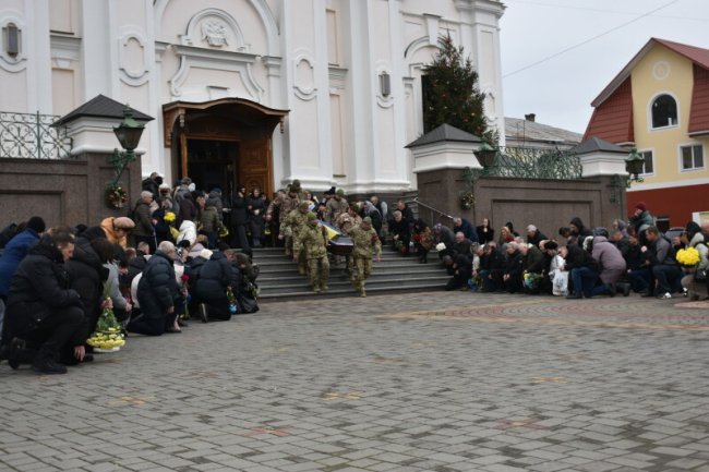 Скорботний день: у Луцьку попрощалися з Героєм Юрієм Смикалом