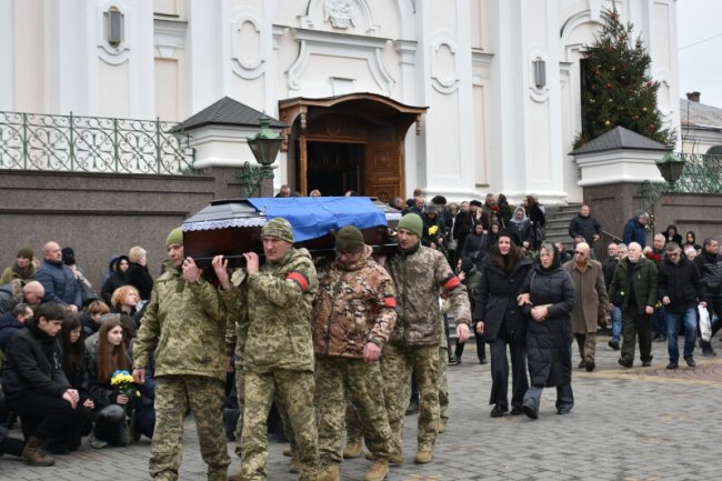 Скорботний день: у Луцьку попрощалися з Героєм Юрієм Смикалом