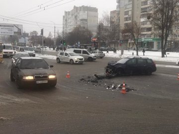 У Луцьку на Соборності зіткнулися два легковики. ФОТО