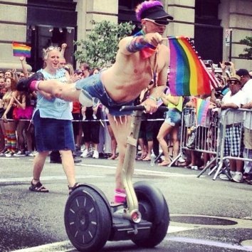 У США на гей-парад винесли прапори України та Білорусі. ФОТО