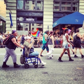 У США на гей-парад винесли прапори України та Білорусі. ФОТО