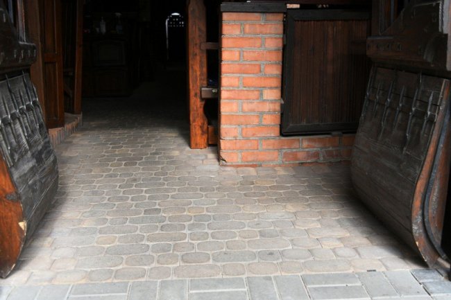 Ресторани, офіси, житлові комплекси: бруківка LeBruk для тих, хто вміє рахувати гроші*