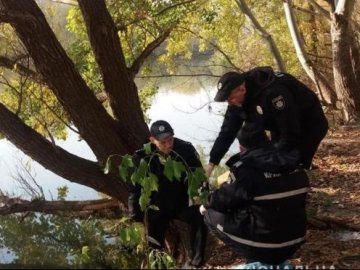 Моторошне вбивство у Києві: жінка втопила двох власних дітей в озері