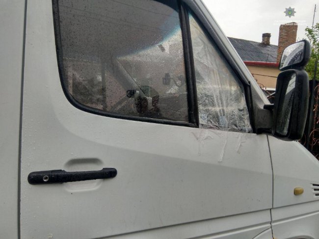 У Луцьку невідомі потрощили декілька автомобілів. ФОТО