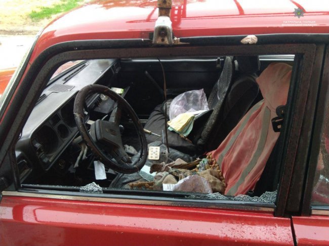 У Луцьку невідомі потрощили декілька автомобілів. ФОТО