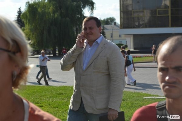 У центрі Луцька агітували за опозицію. ФОТО