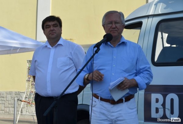 У центрі Луцька агітували за опозицію. ФОТО