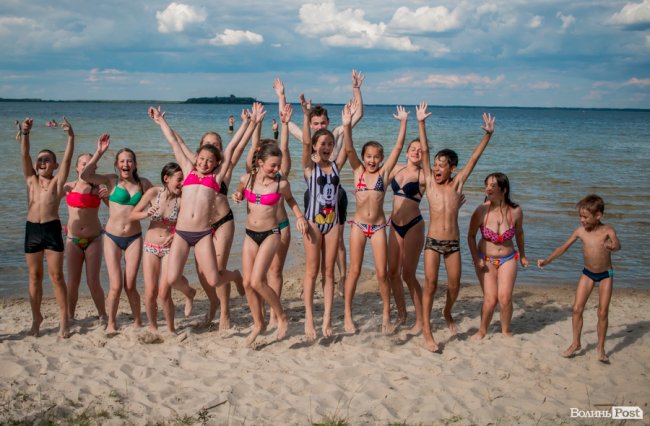 Незабутні знайомства і розваги: як діти з Луганщини провели день у таборі на Світязі. ФОТО