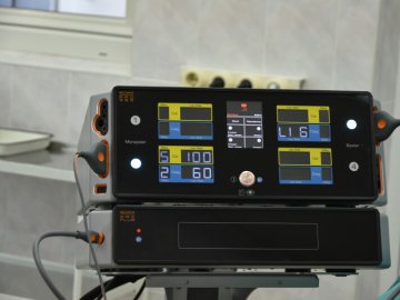 Луцька лікарня отримала новітній апарат, який дозволяє робити операції при найменших розрізах. ФОТО