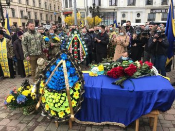 На Буковині попрощались із двома воїнами ЗСУ, які загинули на Донбасі. ФОТО