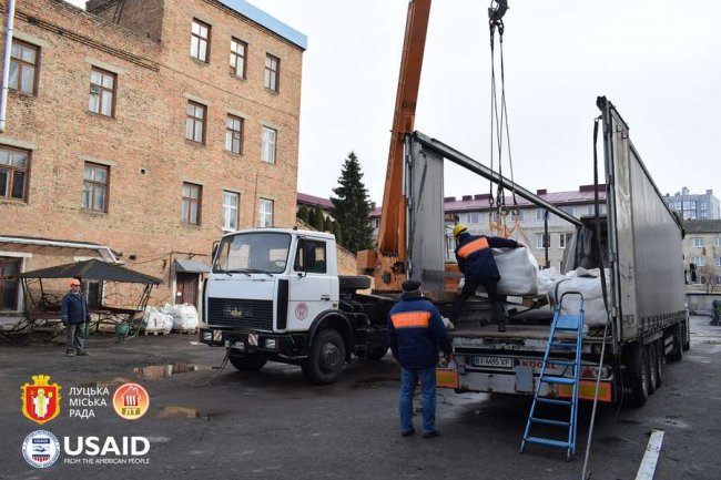 У Луцьк із США прибула сіль для очистки води. ФОТО