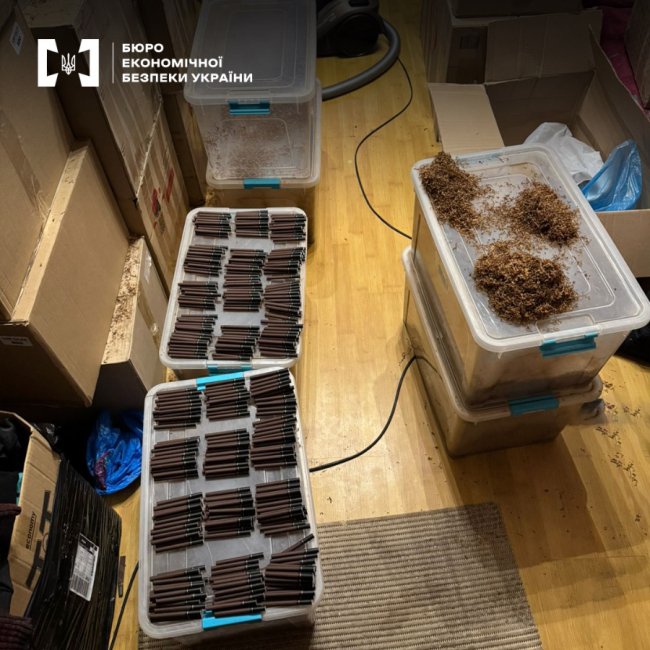 Лучанин облаштував у своєму будинку підпільну фабрику цигарок. ФОТО, ВІДЕО