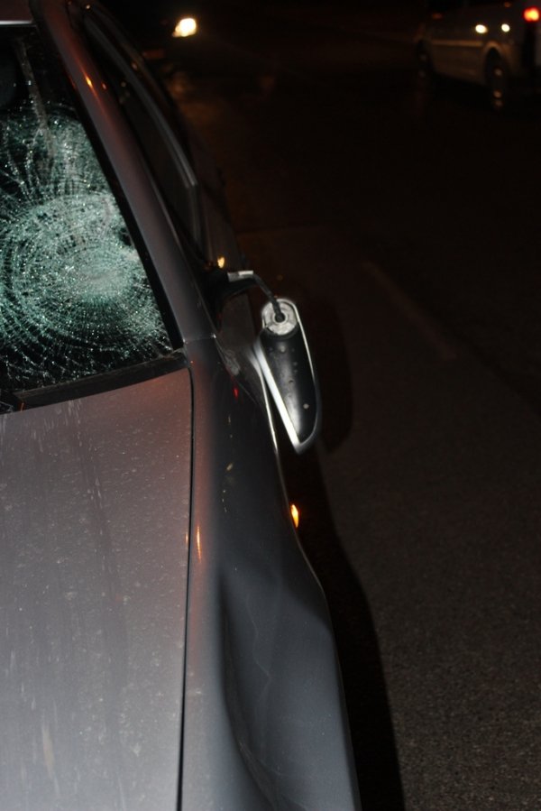 У центрі Луцька авто збило дівчину. ФОТО