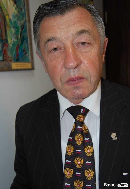 Луцький депутат прийшов на сесію з символами Росії і без синьо-жовтого значка