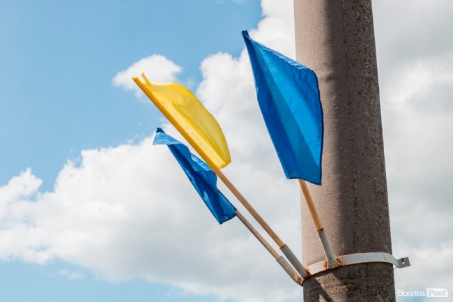 Синьо-жовтий Луцьк: як місто чепуриться до святкувань. ФОТО