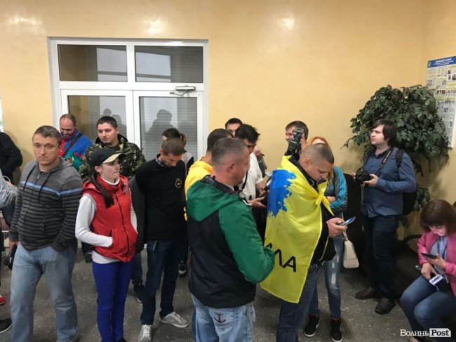 У Луцьку активісти  «Авто євро сила» пікетують поліцію. ФОТО