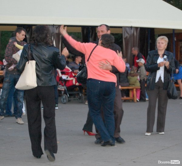 Вогнем і піротехнікою Луцьк відсалютував Перемозі
