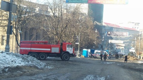 «Зворотній бік» Грушевського: військова техніка і міліція. ФОТО