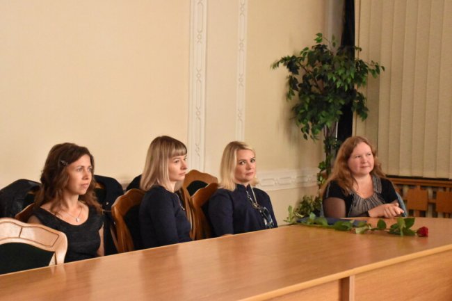 У Луцьку кращих фармацевтів привітали грамотами та квітами. ФОТО