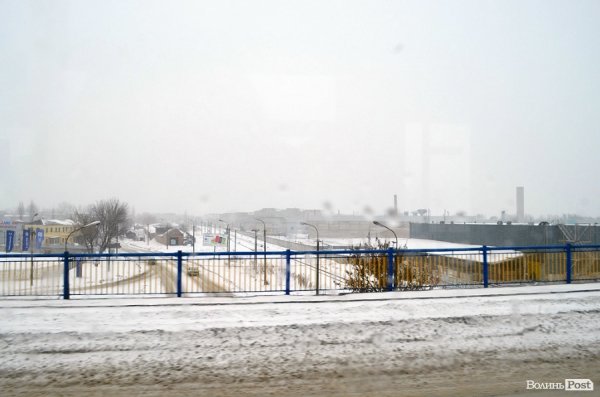 Луцьк знов у снігу. ФОТО