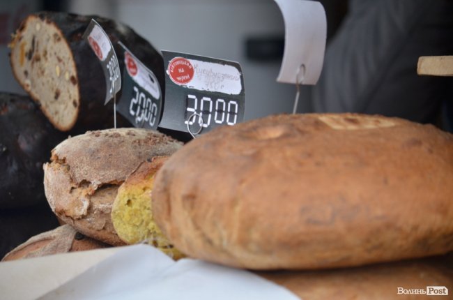 Від і до: що і за скільки пропонують купити на різдвяному ярмарку в центрі Луцька. ФОТО