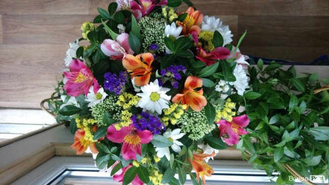 «Квітковий бум» на перший дзвоник: ціни в Луцьку. ФОТО