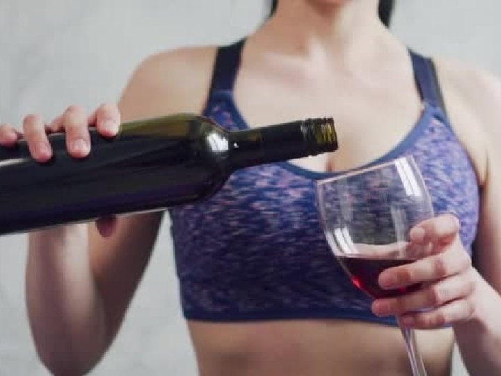 Не могла навіть розмовляти: вночі у центрі Луцька виявили п’яну 15-річну дівчину