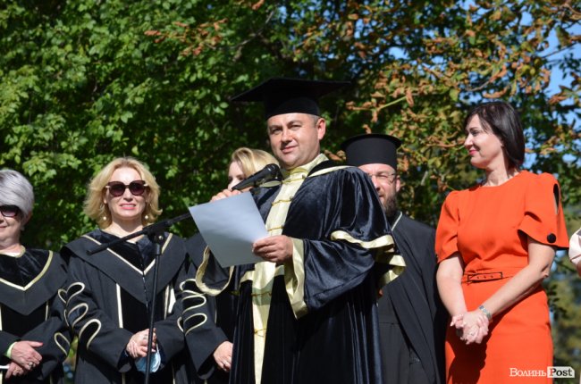  Як у луцькому «політесі» вітали першокурсників. ФОТОРЕПОРТАЖ