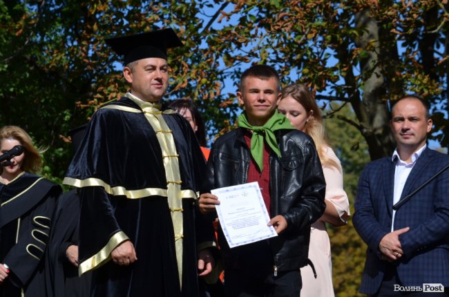  Як у луцькому «політесі» вітали першокурсників. ФОТОРЕПОРТАЖ