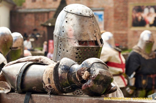 Доблесть віків: у Луцькому замку змагаються лицарі зі всієї країни. ФОТО