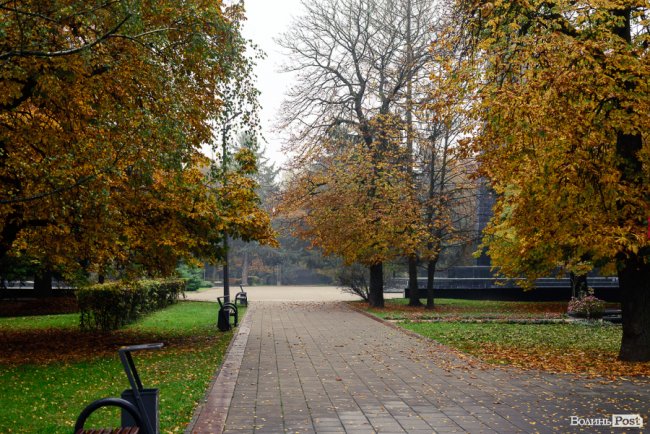 Місто, оповите легким серпанком туману: осінній Луцьк у фото 