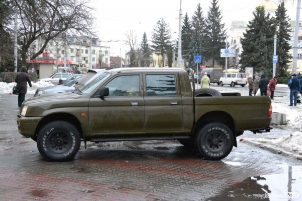 Ігор Єремеєв та Степан Івахів передали бійцям позашляховик. ФОТО. ВІДЕО