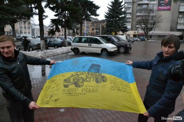 Ігор Єремеєв та Степан Івахів передали бійцям позашляховик. ФОТО. ВІДЕО