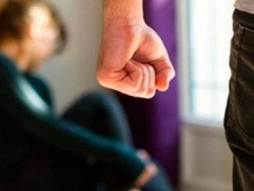 Волинянина, якого неодноразово карали за домашнє насильство, знову судитимуть