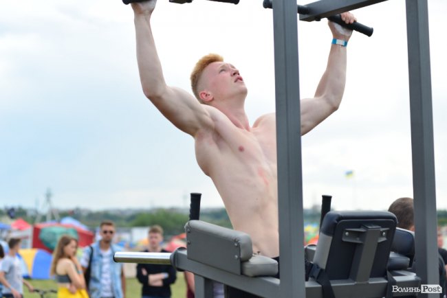 Як у Луцьку на «Бандерштаті» змагалися силачі. ФОТО  