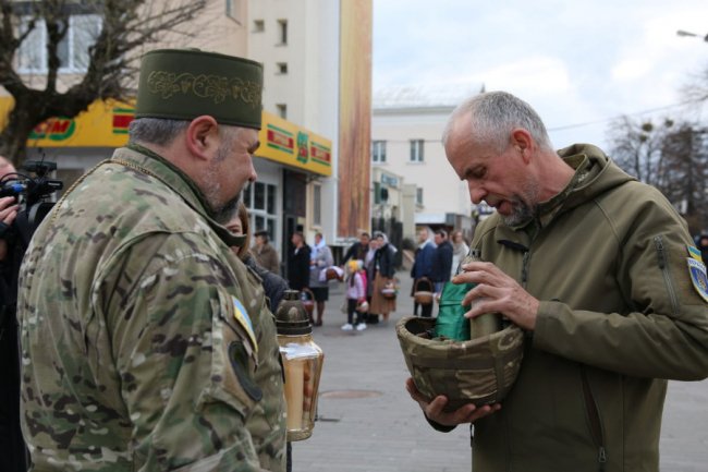 У Луцьк привезли вогонь єдності та перемоги. ФОТО