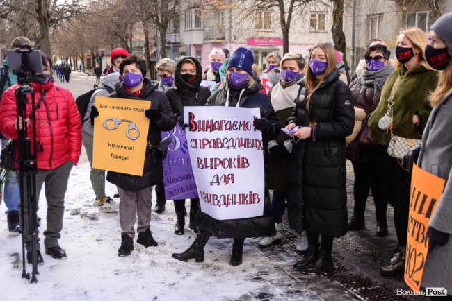 У Луцьку відбувся Марш жінок проти насильства. ФОТО