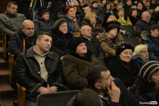 Томос, селфі та колядки: Петро Порошенко на Волині. ФОТОРЕПОРТАЖ